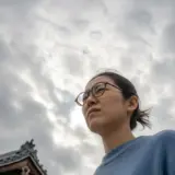 「曇りなのに眩しい…」その理由と眼鏡でできる簡単な対策