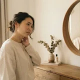 顔の傾きは目のせい？視線のズレと姿勢の関係｜八王子の眼鏡店が解説